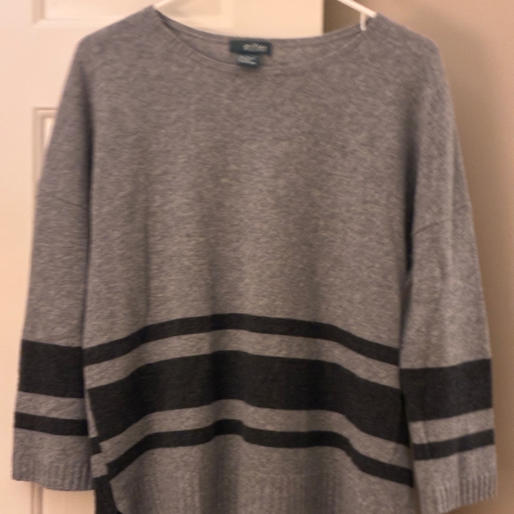 Griffen‎ Beautiful Grey/Black Cashmere Sweater. EUC Sz M.